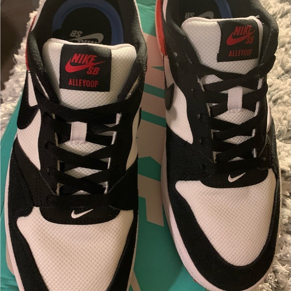 Nike SB Alleyoop, size 11 in women and 9.5 in Men. - Picture 4 of 10